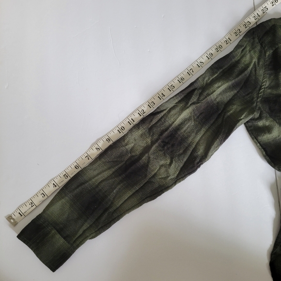 American Eagle Outfitters Black Green Long Sleeve Button Down Flannel - Picture 6 of 9